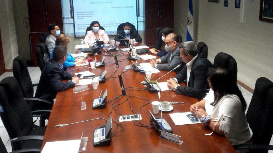 Diputados “analizan” quitar facultades regulatorias a la Dirección Nacional de Medicamentos diputados-analizan-quitar-facultades-regulatorias-a-la-direccion-nacional-de-medicamentos